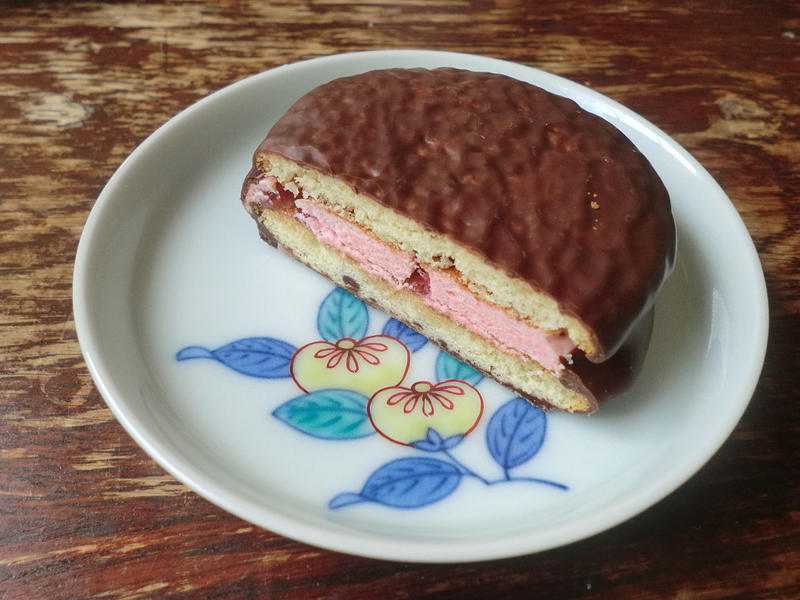 Choco Pie de fresa, de venta exclusiva en Japón. Wikimedia Commons